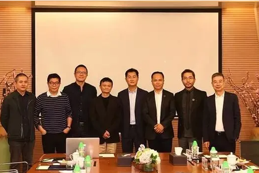 图为朱保国和马云,马化腾合影(图片来自于网络)