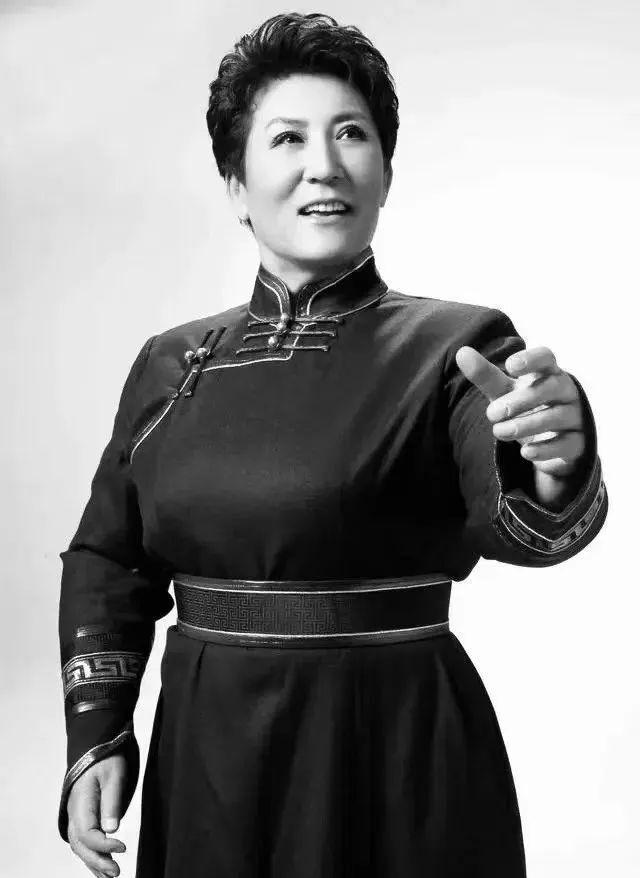 著名歌唱家德德玛辞世,草原上的"百灵鸟"飞走了……|德德玛_新浪财经