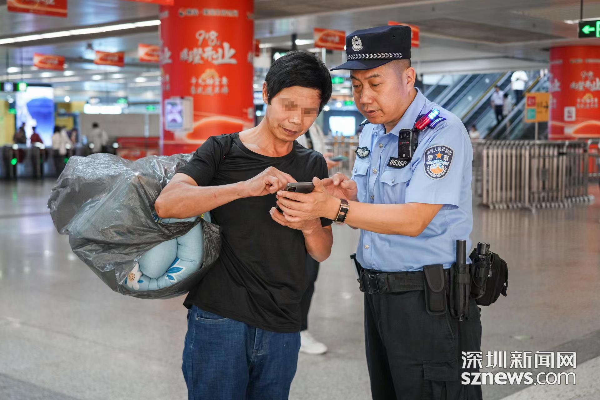 深圳警察试穿新警服图片