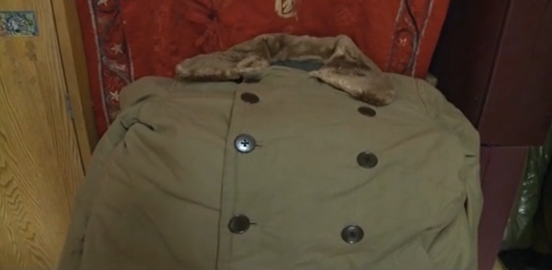 军迷收藏的50式军大衣.来源:军事探秘类节目《军迷淘天下》截图