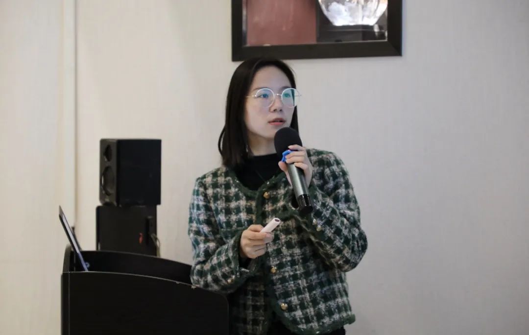 (上海鸿网供应链股份有限公司橡胶研究员:陈雨薇)陈雨薇在主题分享中