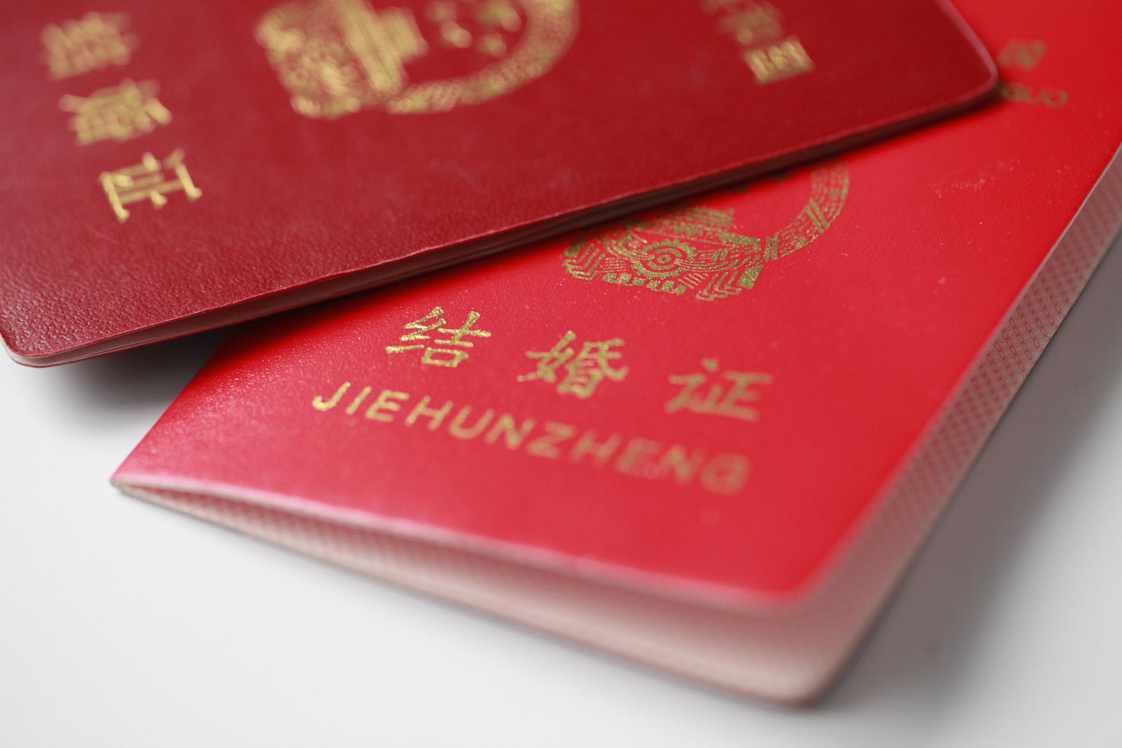 创意配图:结婚证.图源/ic photo