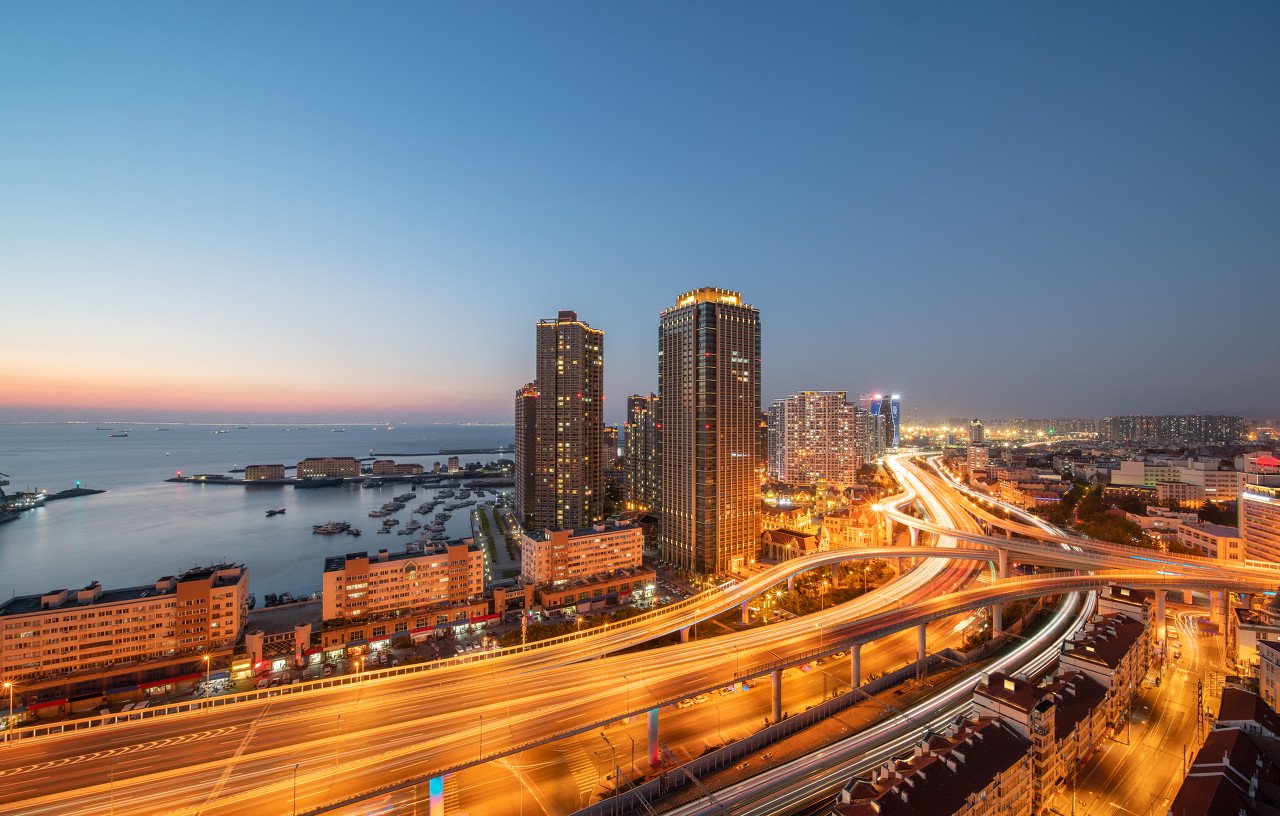 青岛市夜景 图源:图虫创意