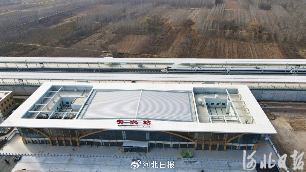 11月28日,一列按图行车试验复兴号动车组列车驶入津兴城际铁路安次站.