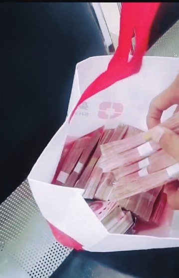 45捆百元大钞十分钟完"币"归"刘"|沈阳市_新浪财经_新浪网