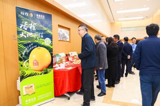 而其位于哀牢山的种植基地"褚橙庄园",因田园风光与民族风情的融合,也
