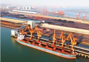 ⑥今年10月份，丹东港实现金属矿石、钢铁吞吐量同比增长17.4%、16.3%。 本报记者 杨靖岫 摄
