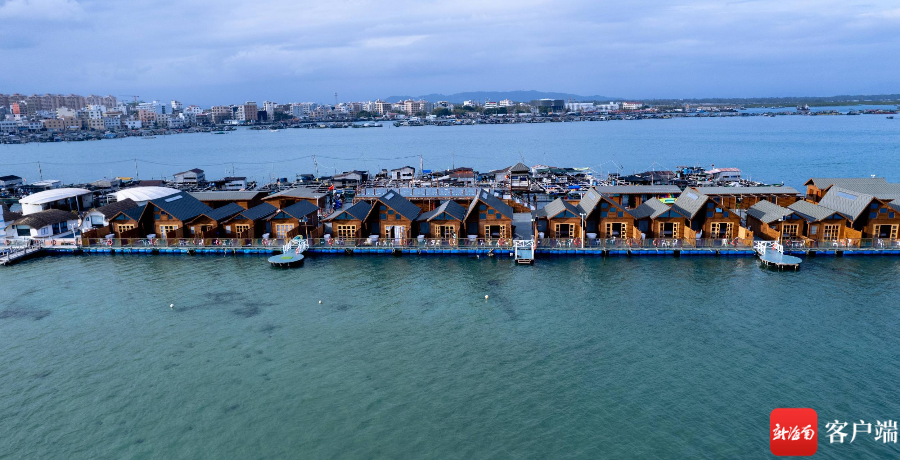 陵水新村港的海上共享渔庄民宿.记者 利声富 摄