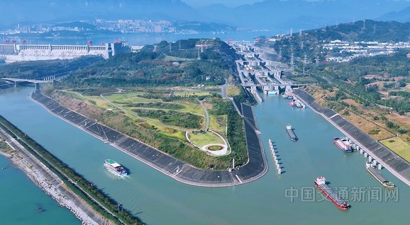 三峡枢纽航运通过量达1.6亿吨,已突破历年最高水平|船舶_新浪财经_新