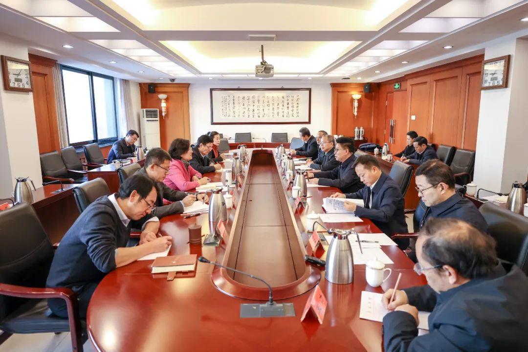 与吴胜华一行就"地域 领域"组团式帮扶毕节和定点帮扶七星关区工作