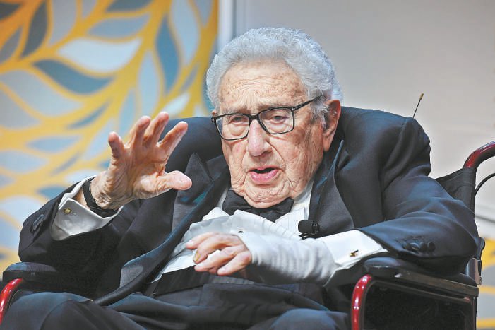 这是10月24日,基辛格在纽约举行的美中关系全国委员会年度颁奖晚宴