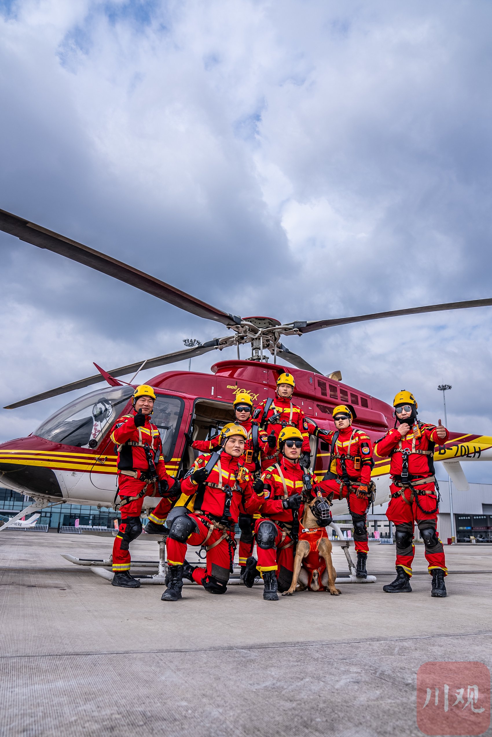 登机,看消防力量飞鹰天降!