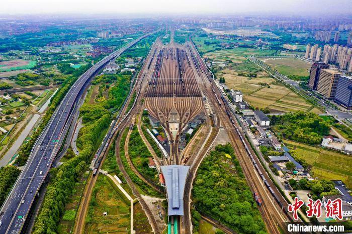 长三角地区重要铁路货运编组站铁路乔司站俯瞰图.铁路乔司站供图