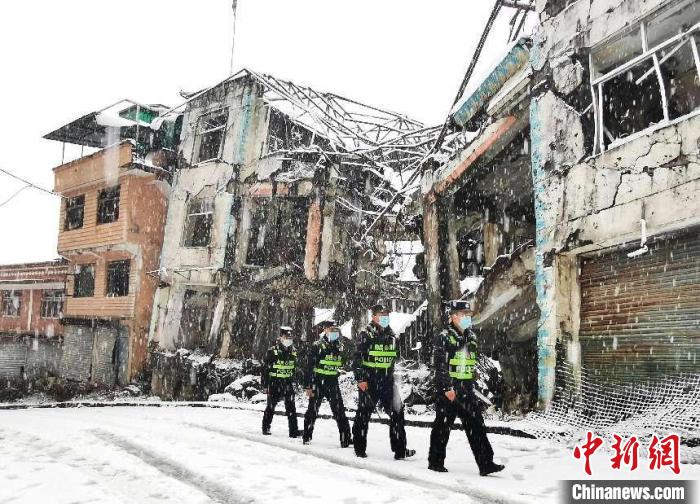 西藏移民管理警察扎根樟木口岸 初心不改守护国门一线|边境_新浪财经