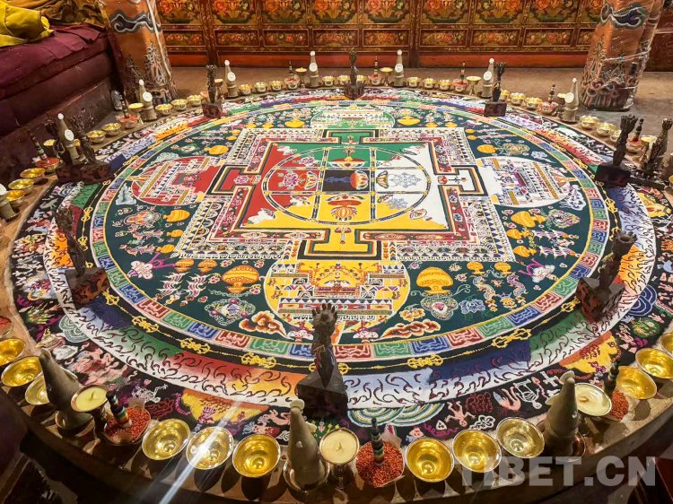 扎什伦布寺彩砂坛城:"难建易毁"的非遗艺术|僧人_新浪财经_新浪网