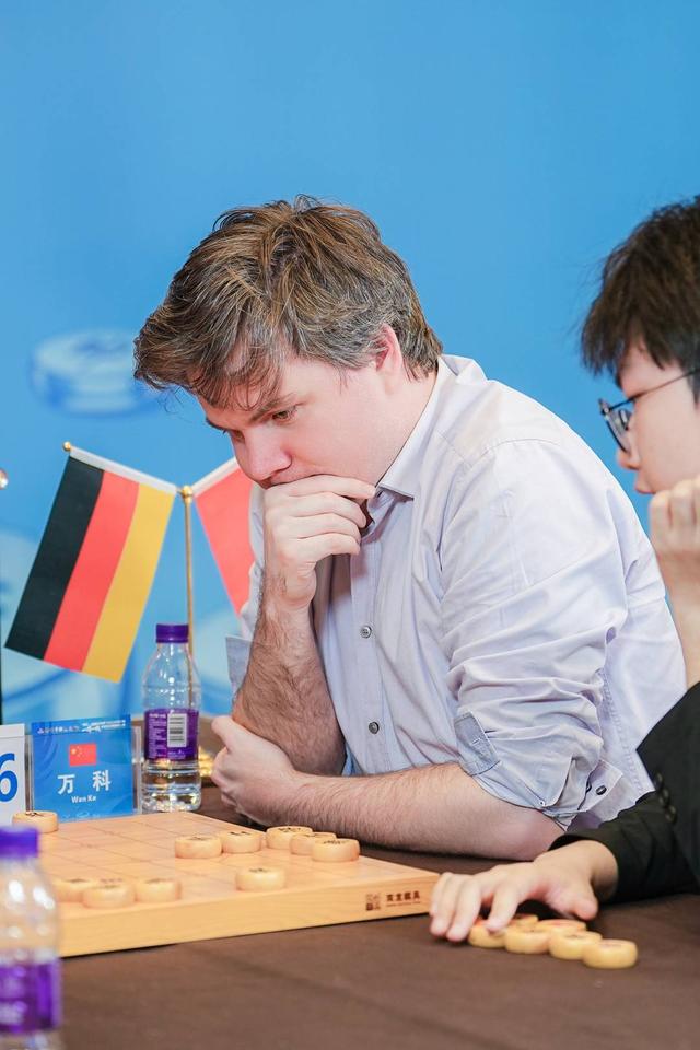 "六朝元老"谢靖携手唐丹夺冠|象棋_新浪财经_新浪网