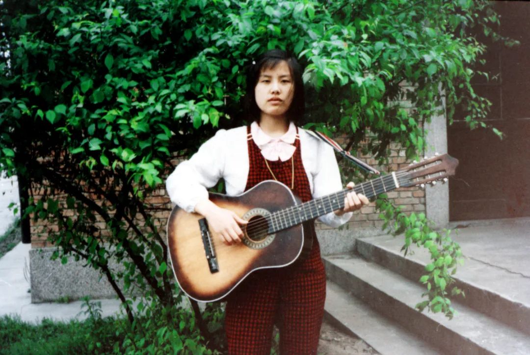 当时,中国残联为了帮助盲人就业,在北京盲校进行钢琴调音班试点,陈燕