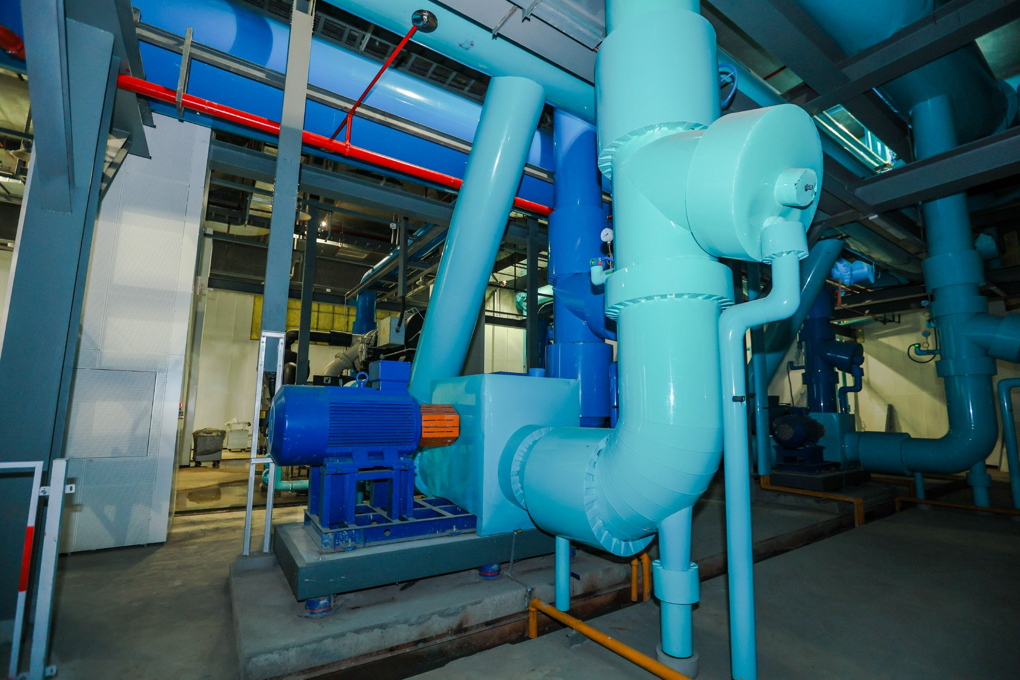 这是在江苏省南京市拍摄的江水源热泵供能系统内部管道(2023年12月1日