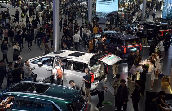 2023广州国际车展上，多款新能源SUV和MPV车型成为现场“顶流”。记者　卢汉欣　摄
