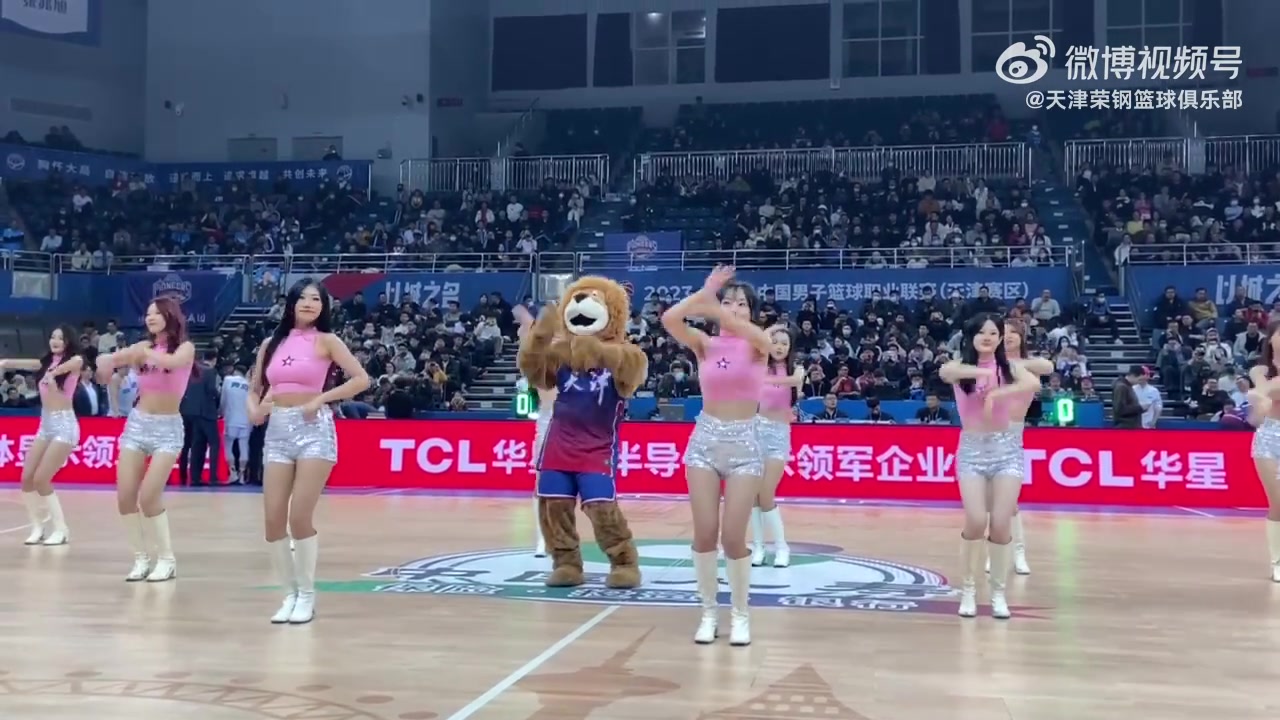 无处不在！天津男篮主场啦啦队跳洗脑的“科目三”