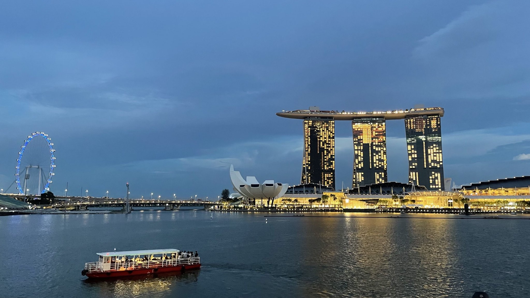 图为新加坡夜景