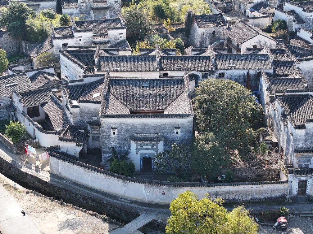 6969黄山市黟县碧阳镇关麓村"关麓八大家"古民居群航拍.