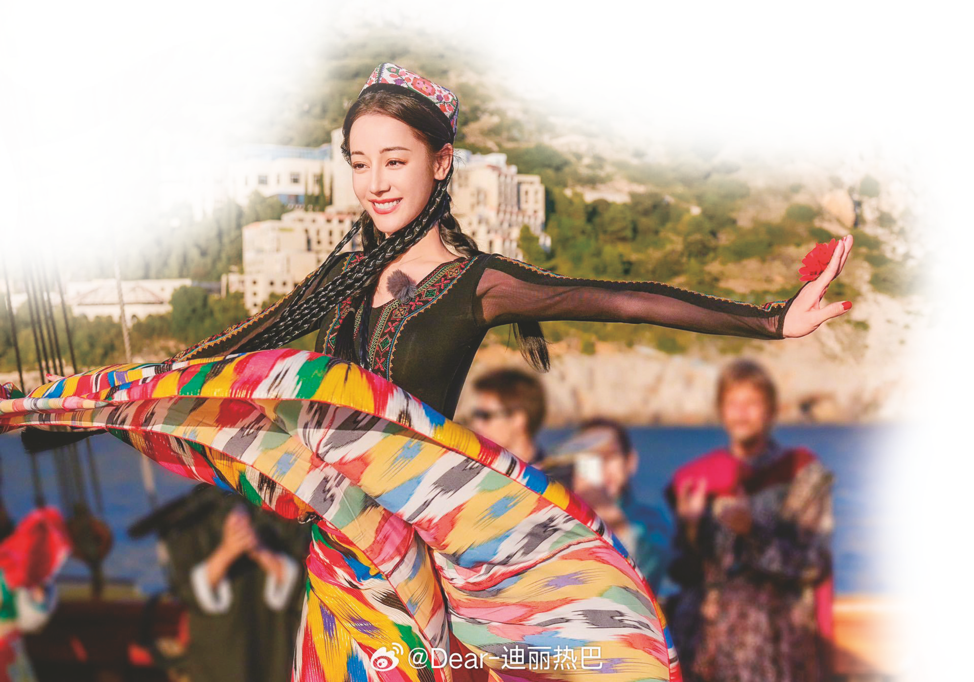 &nbsp;&nbsp;&nbsp;&nbsp;迪丽热巴在节目中跳新疆舞引发热议(图片