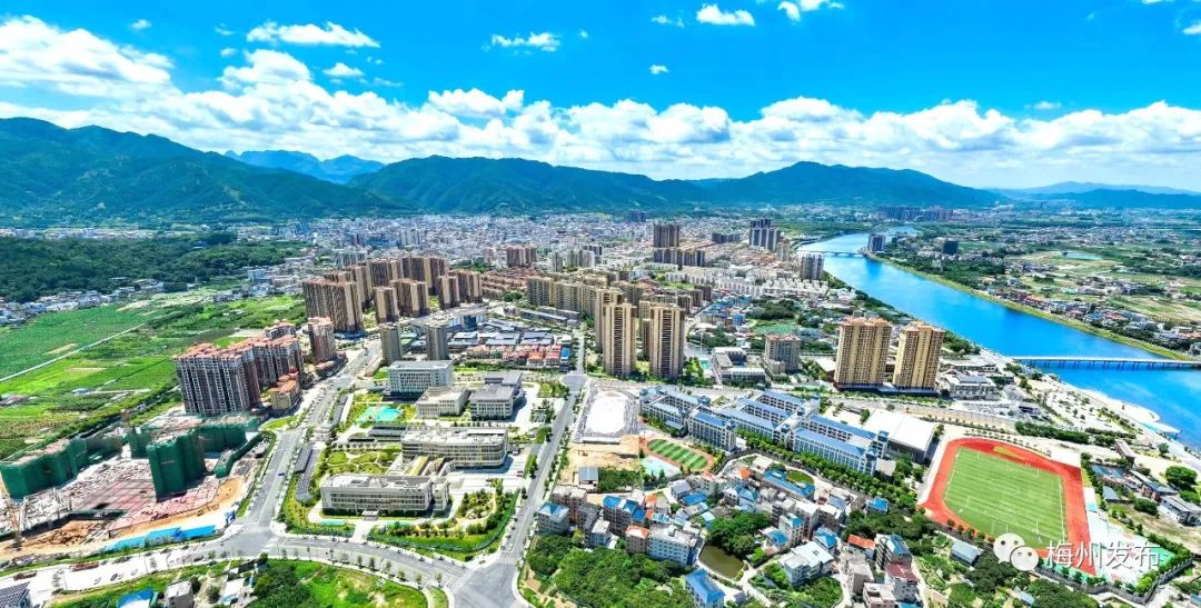 俯瞰蕉岭县城,景色美如画.