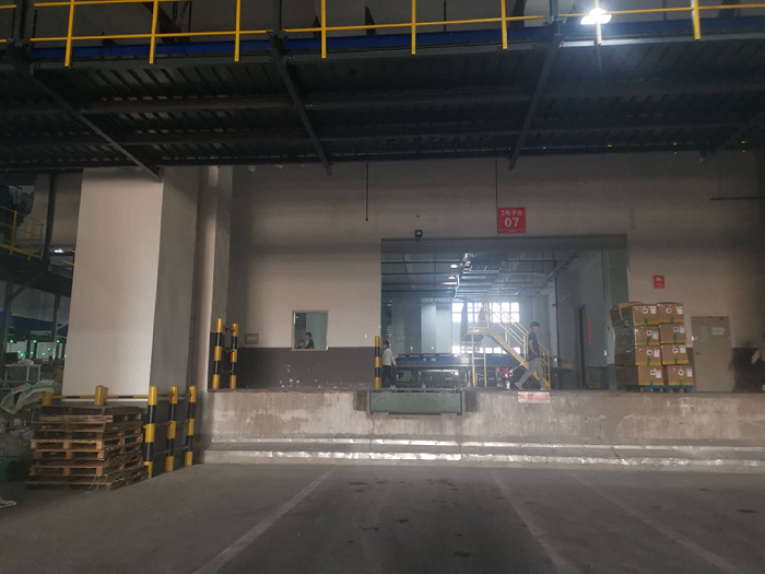 今年黑五我去跨境电商仓库当了一天打工人