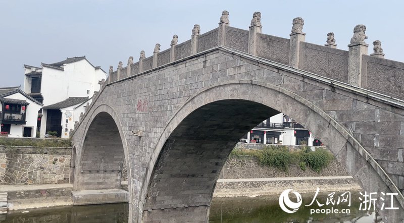 枫桥。人民网 秦铭泽摄