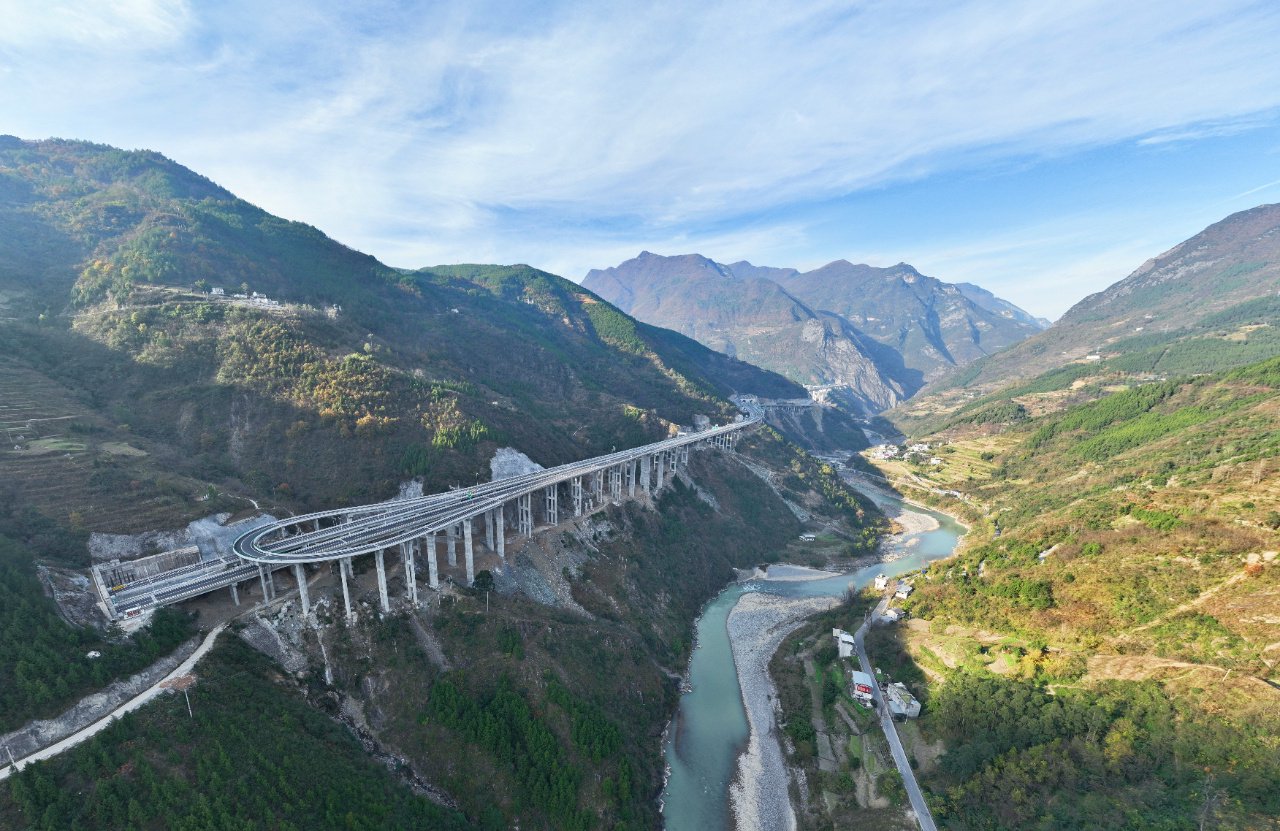 巫镇高速公路建成通车