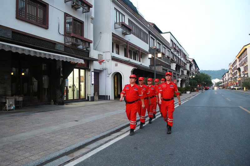 诸暨&ldquo;红枫义警&rdquo;。诸暨市公安局供图