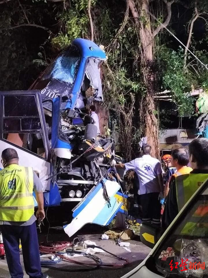 泰国旅游巴士撞树“成两半”致14亡35伤，暂未有中国公民伤亡，幸存者发声