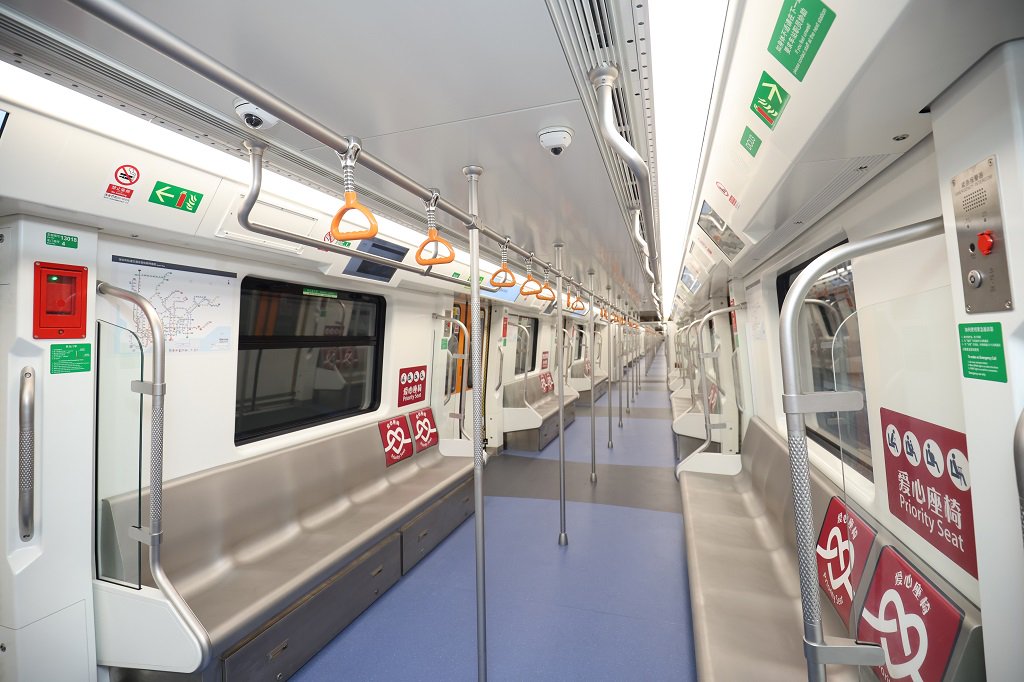 深圳地铁13号线ppp项目首列车内饰.