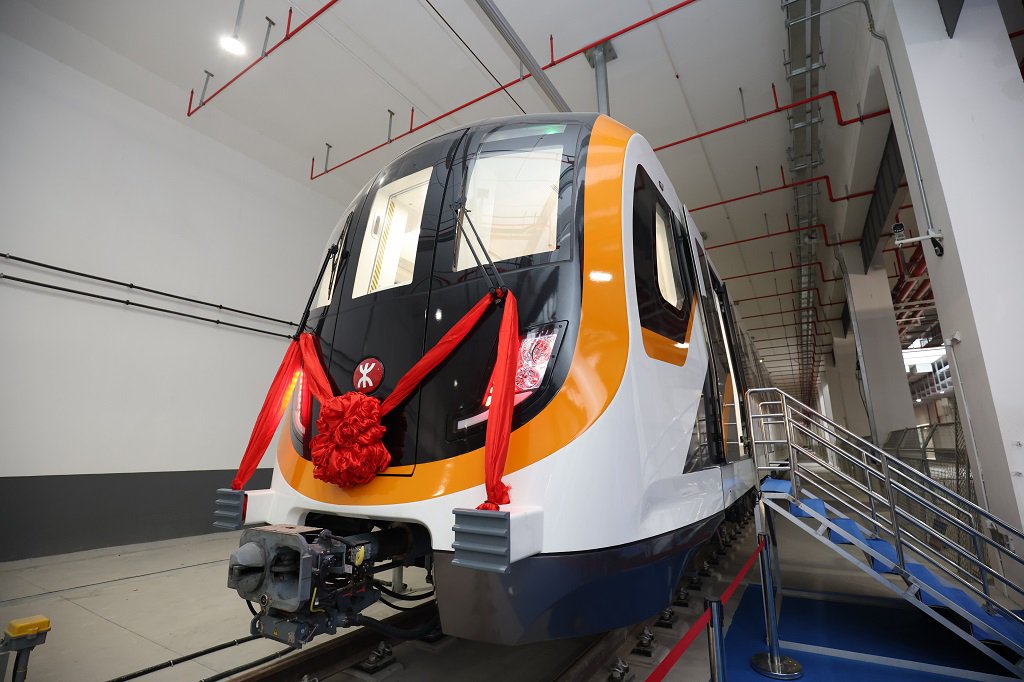 深圳地铁13号线ppp项目首列车外观.