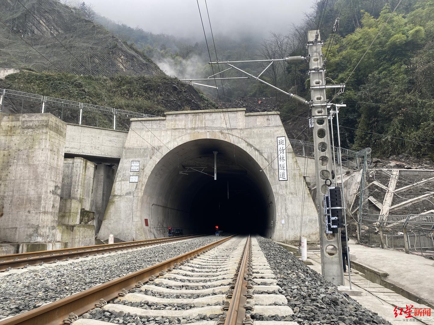 铁路隧道洞门图片