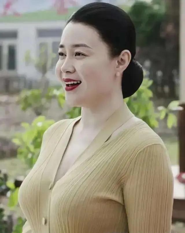 中国女明星颜值排行榜_十大美女排名,迪丽热巴第四,赵丽颖仅排第三,第一实至名归!(2)