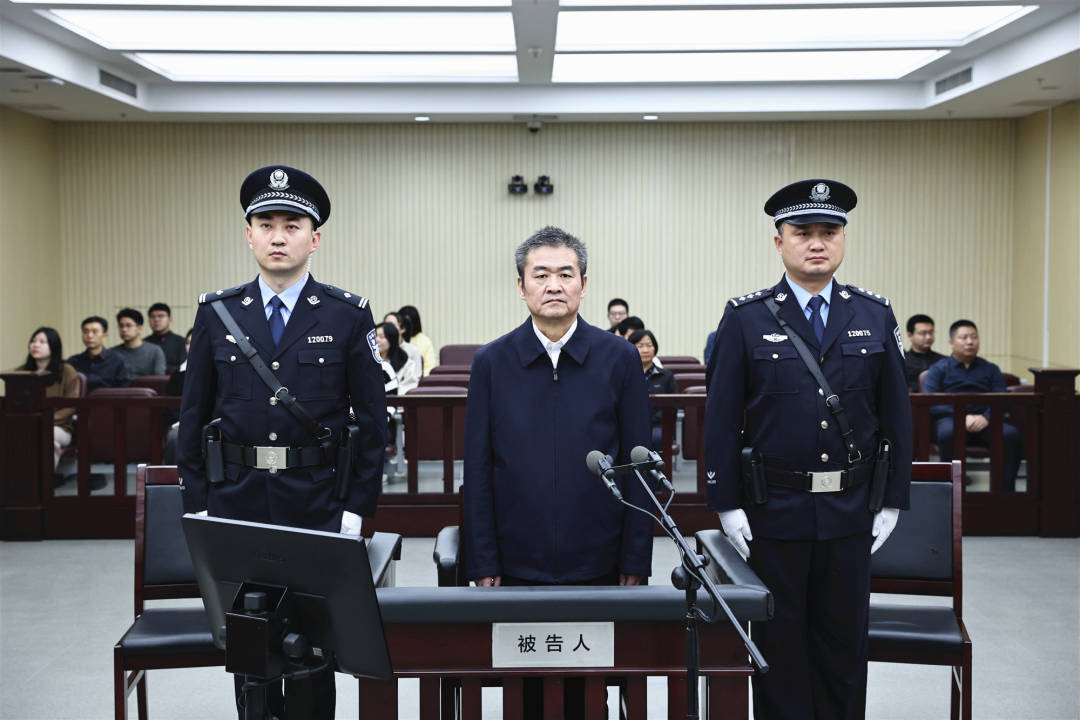 庭审现场 图据央视新闻