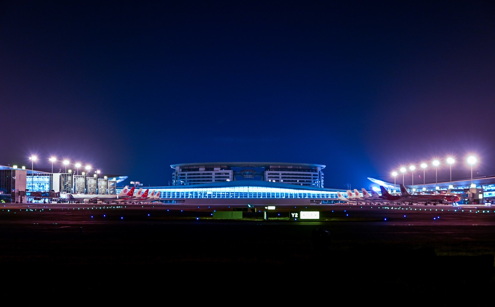 成都天府国际机场夜景图片