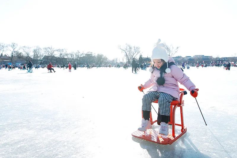 尽情滑冰滑雪在北方,许多河流会渐渐封冻"小雪封地,大雪封河"新华社发