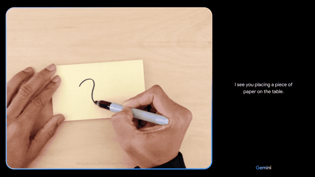 右边的Gemini能够实时理解左边视频内的信息