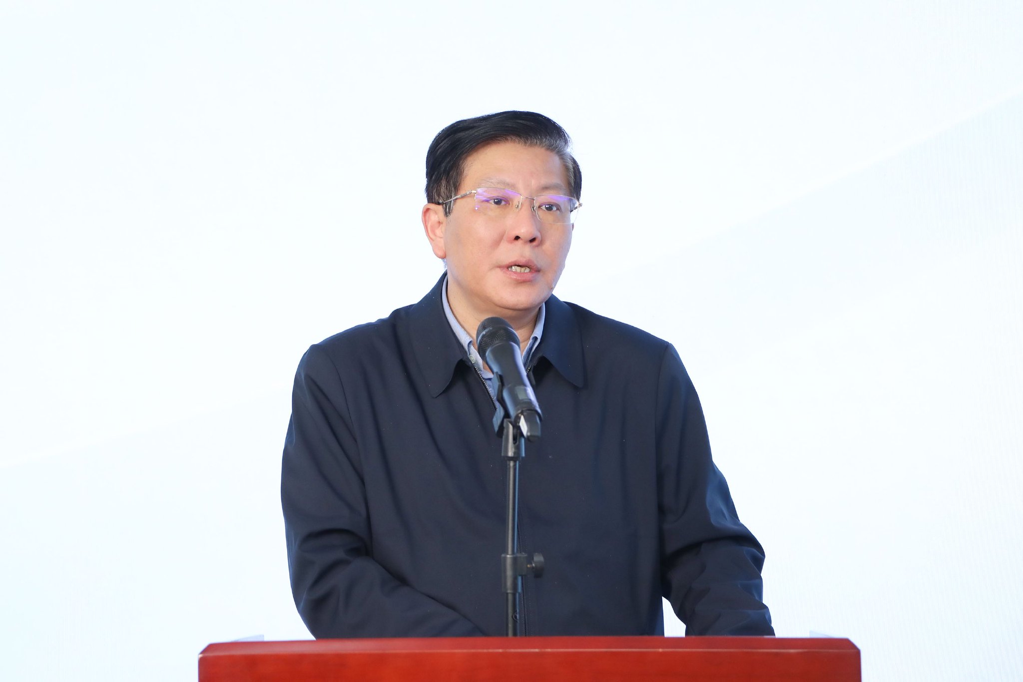 上海市卫生健康委党组书记,主任闻大翔在致辞中指出,市卫健委将携手