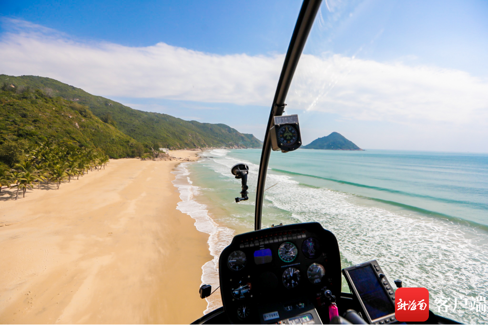 游客体验直升机观光俯瞰南湾猴岛.南湾猴岛生态旅游区供图