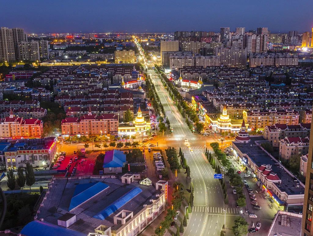 包头城市夜景.图/视觉中国