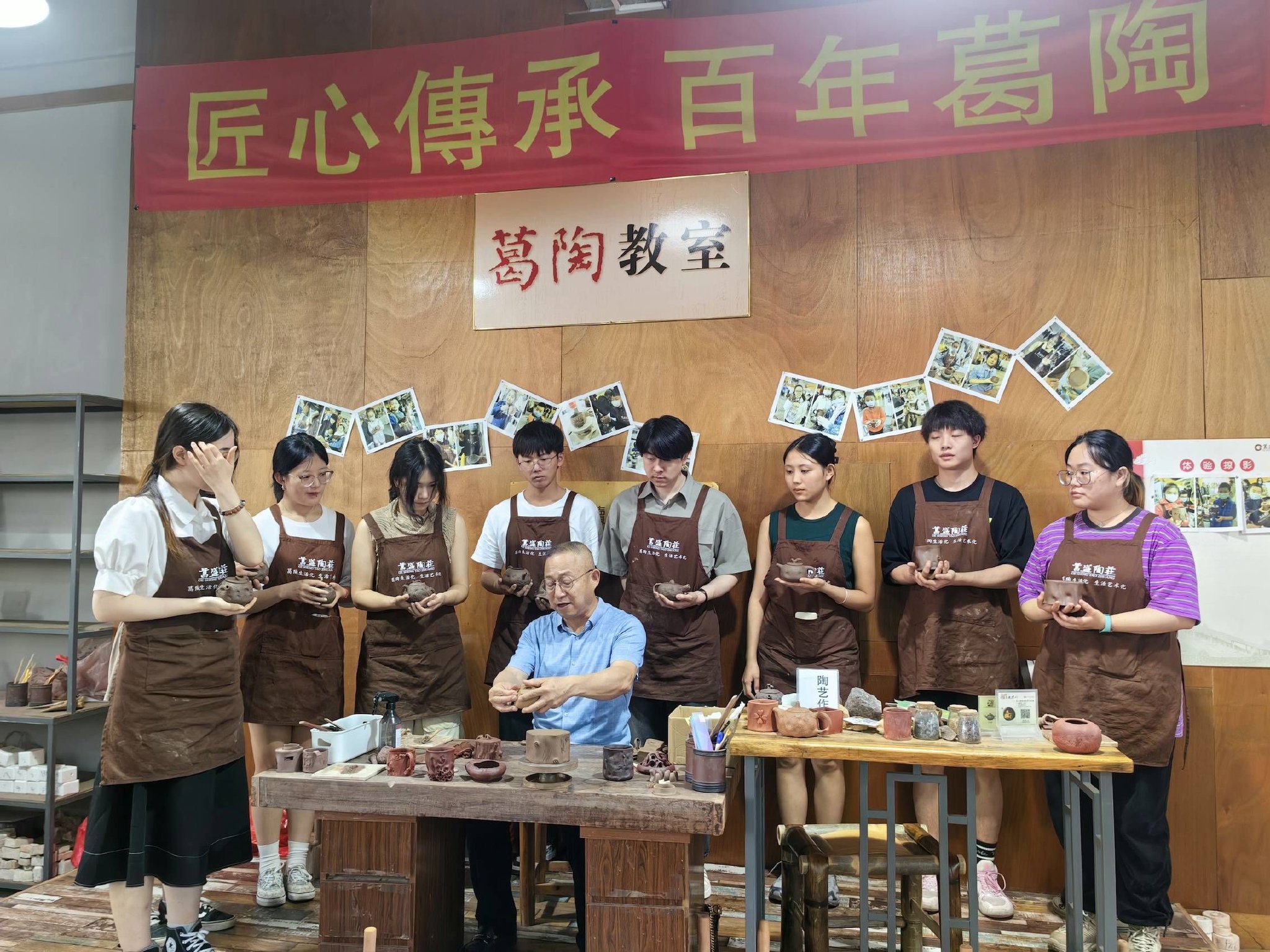 葛韬教学生上海工艺美术职业学院手工艺术学院院长,工艺美术研究中心