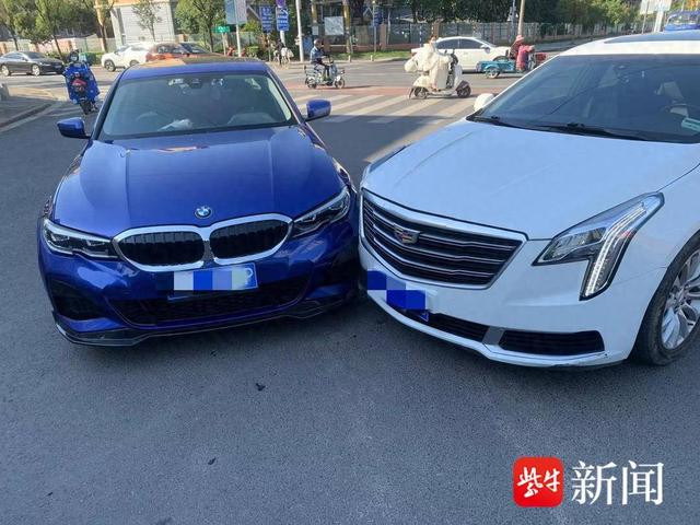 图为两车相撞的现场