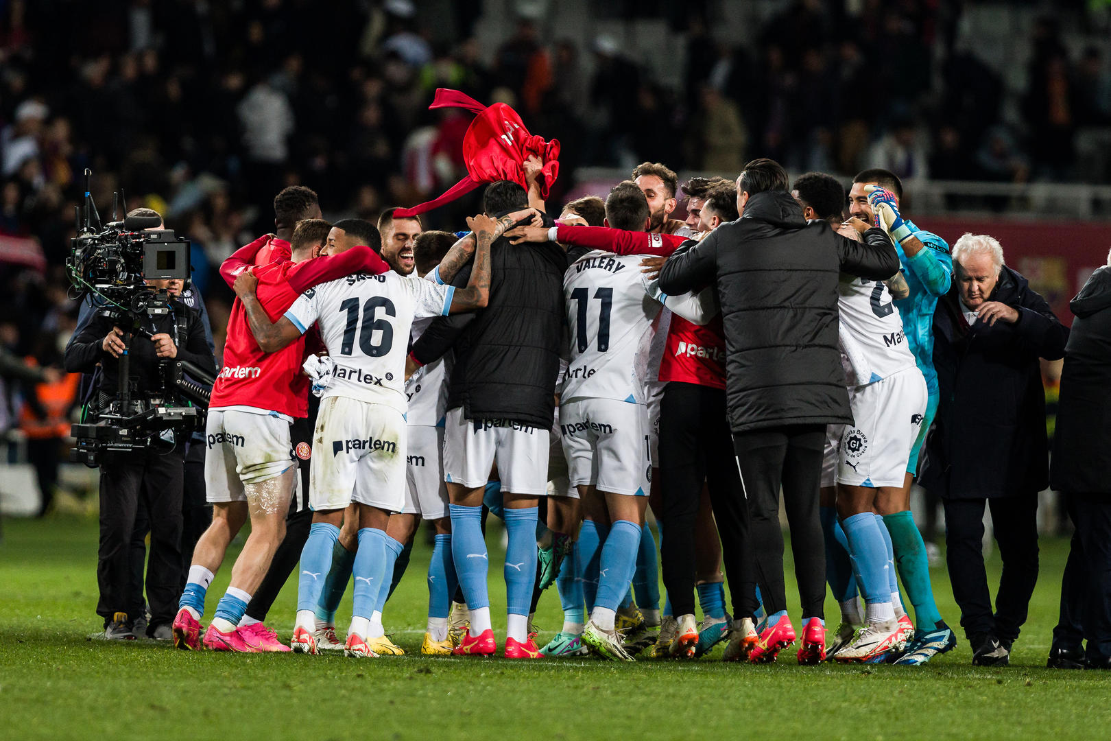 赫罗纳球员庆祝胜利 图据视觉中国