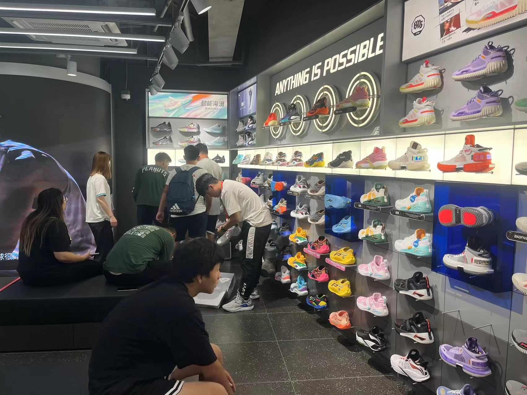 李宁香港旗舰店 时代财经/摄