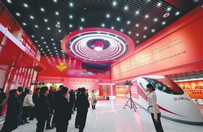 沈阳市第六届家庭家教家风图片展在和平区新时代文明实践中心举办。