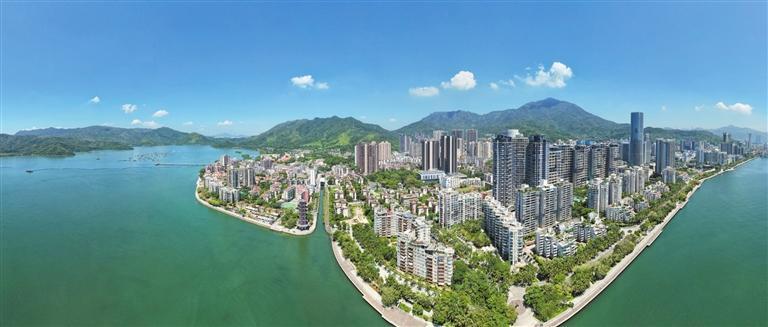 图为沙头角中英街商圈.深圳特区报记者 杨浩翰 摄